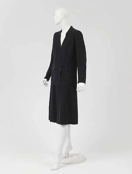 chanel pinstripe menswear suit 1929 pleated checked scarf|history of pinstripes clothing.